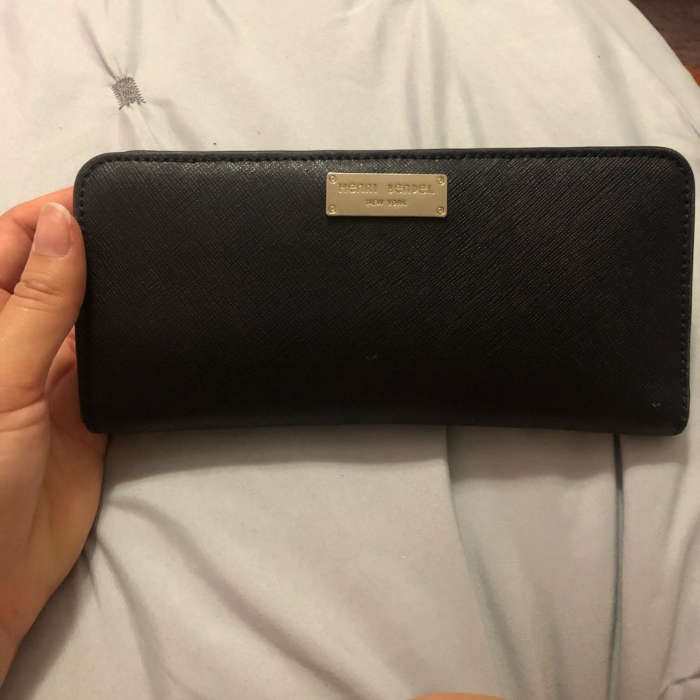 Black Henri Bendel wallet